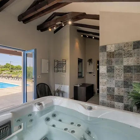 Stancija Abruni I Villa
